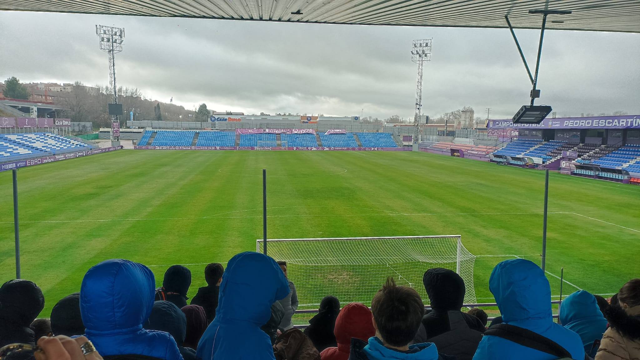 Estadio CD Gu 4
